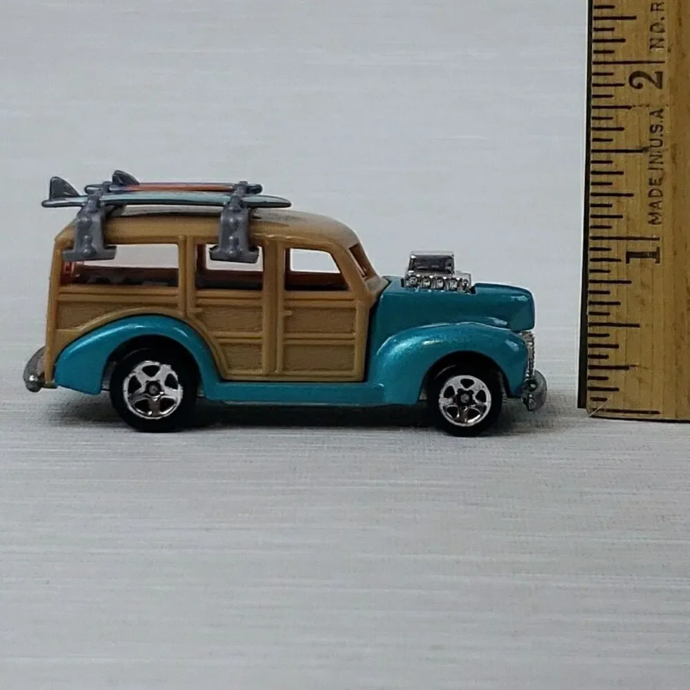 Mattel Hot Wheels 1979 FORD WOODIE W/ Surf Boards Woody Die Cast Car 2010 Toy